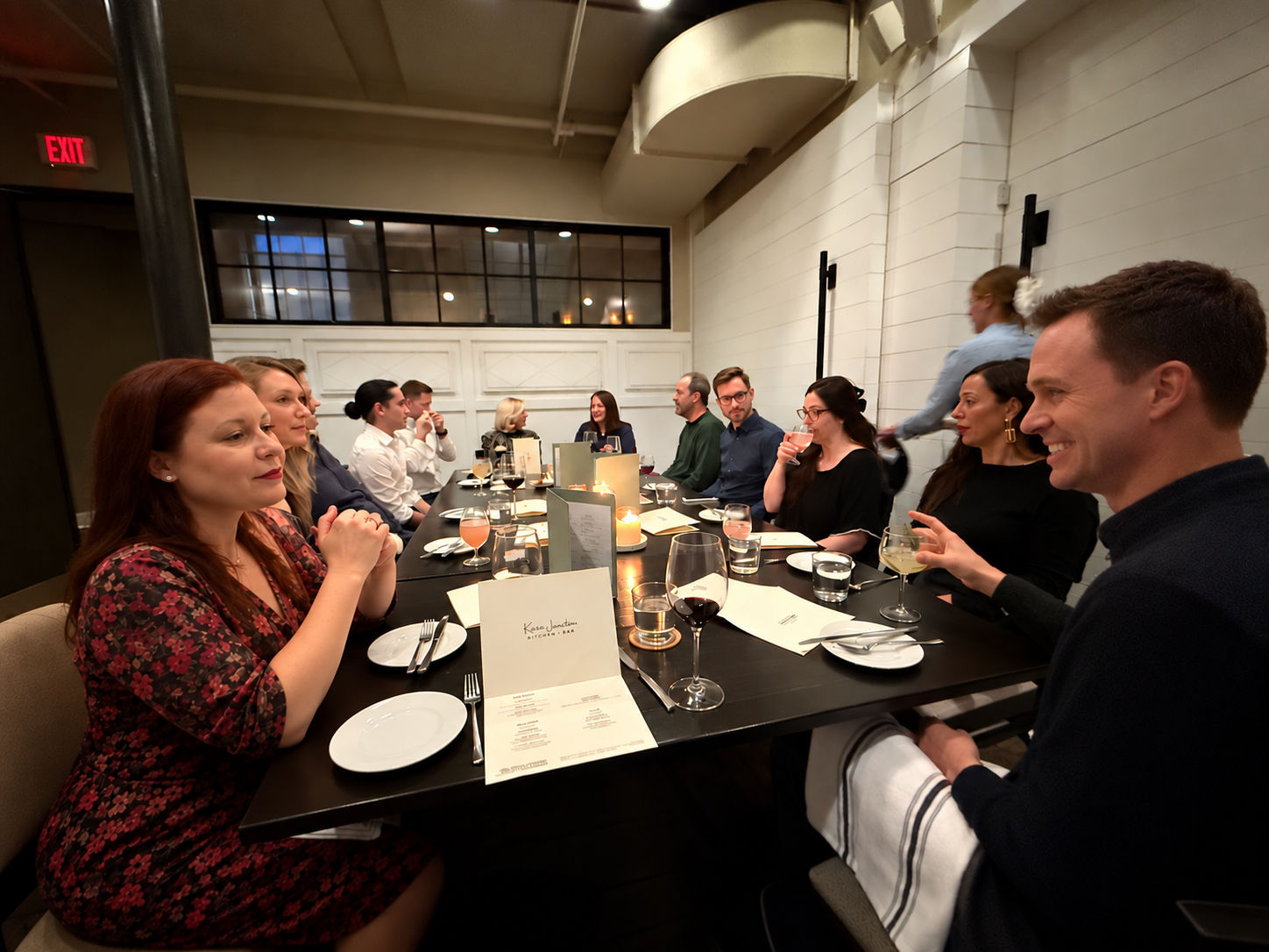 Conversation autour d’un dîner